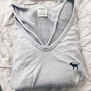 NWOT VS Pink cropped gray sweater